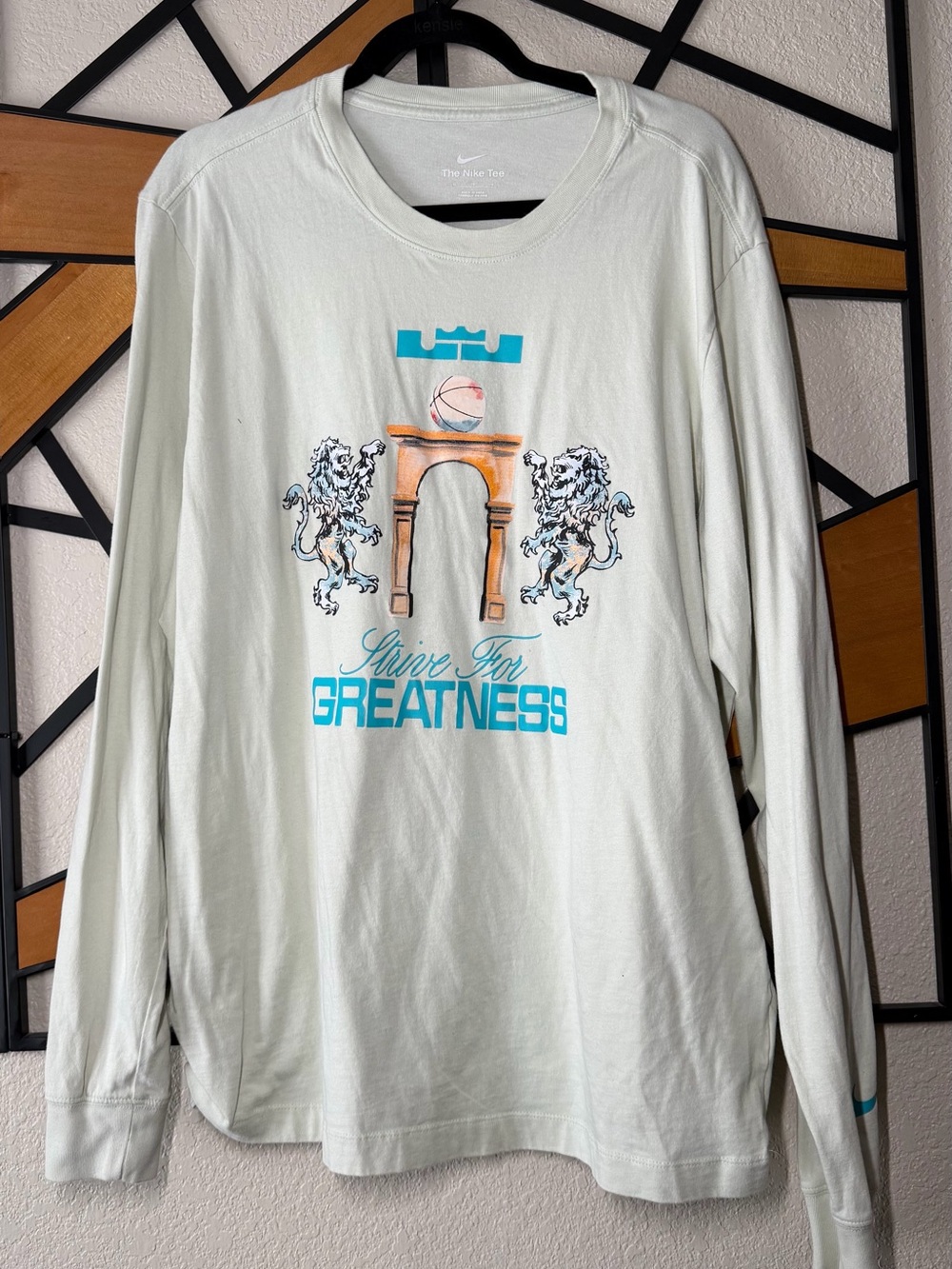 Nike Men’s Long-Sleeve Graphic Crewneck Sweater - Light Mint
